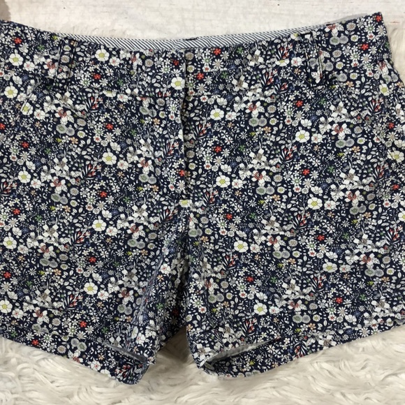 J.Crew x Liberty Art Floral Patterned Daisy Chino Shorts - Picture 5 of 13